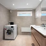 Practical Basement With Comforts Close To Centre Apartment *